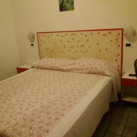 רימיני Hotel Fatima מראה חיצוני תמונה