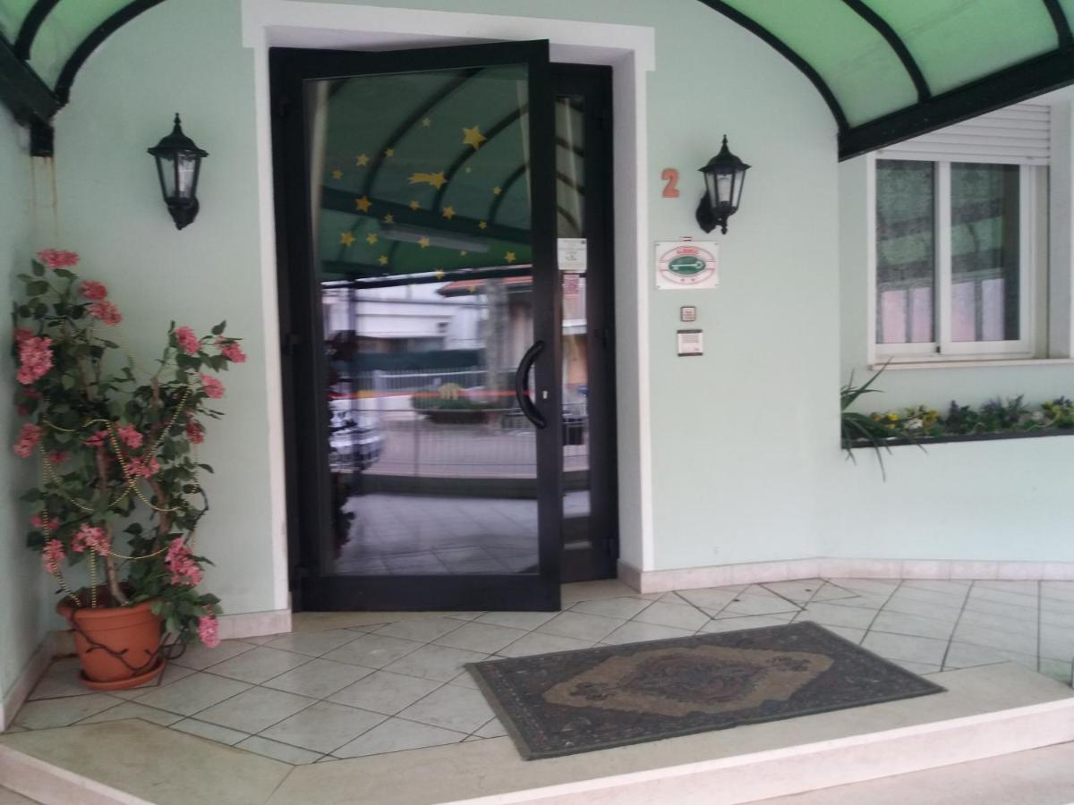רימיני Hotel Fatima מראה חיצוני תמונה