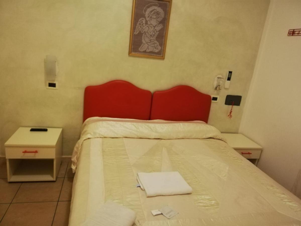 רימיני Hotel Fatima מראה חיצוני תמונה